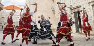 Moreška: Mač, Ljubav i Čast u Ritmu Korčule