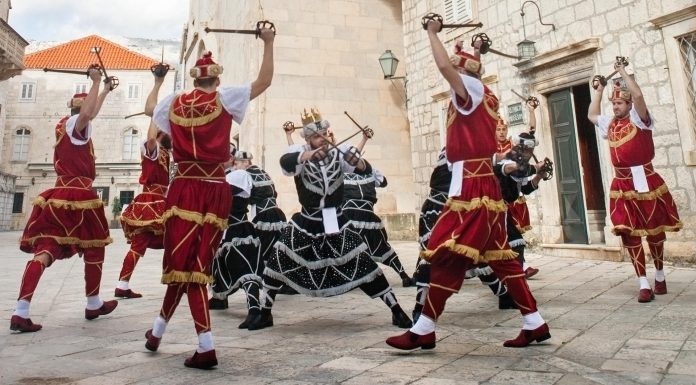 Moreška: Mač, Ljubav i Čast u Ritmu Korčule